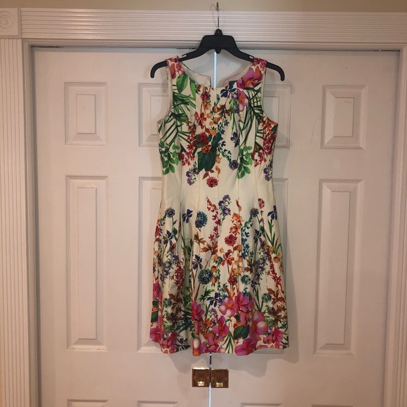 Gabby Skye Dresses & Skirts - Gabby Skye flower dress